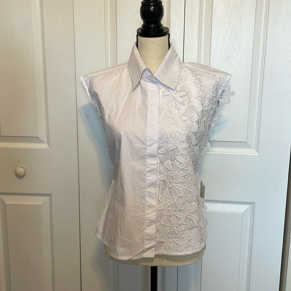 NWT FRNZY ELEGANT WHITE LACE SLEEVELESS WOMEN'S TOP. SIZE MEDIUM.